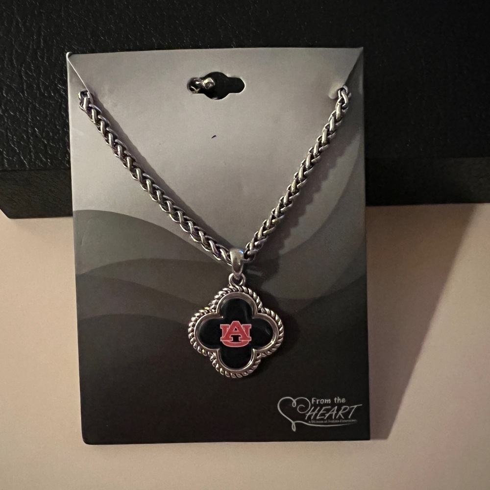 🤩 $5 SALE! 🤩 NWT From the Heart University of Auburn necklace